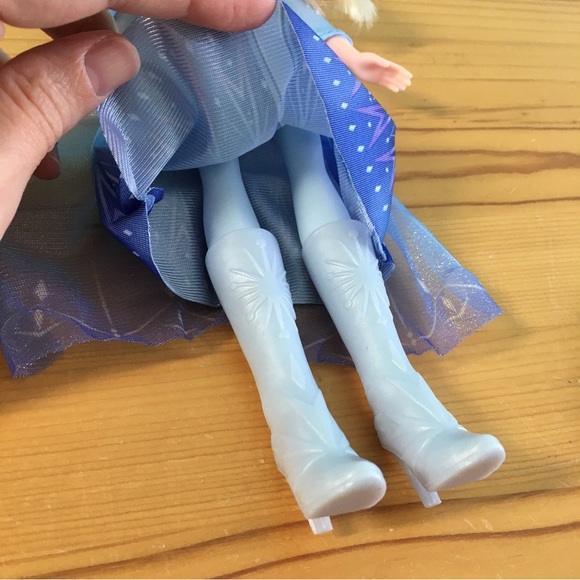 ❄️ New w/o Box “Frozen II” Elsa Doll by Hasbro ❄️ - Picture 9 of 9